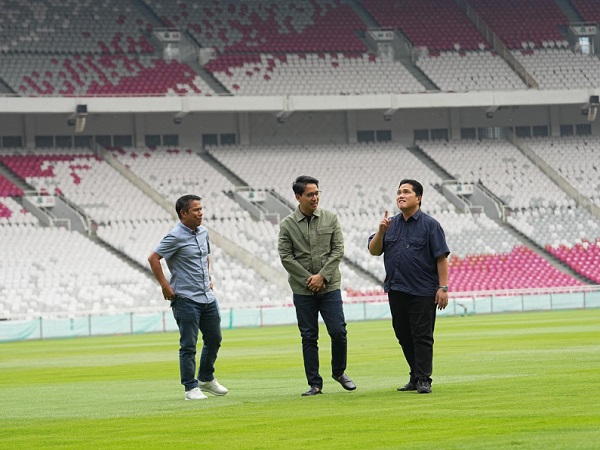 Ketum PSSI, Erick Thohir pantau kondisi rumput SUGBK jelang timnas Indonesia menjamu Jepang