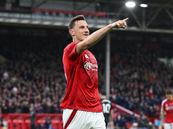 Newcastle United akan berhadapan dengan dua mantan pemainnya, Chris Wood dan Elliot Anderson