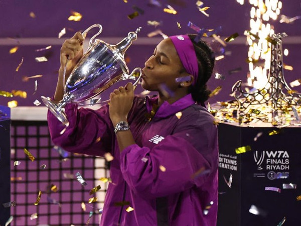 Habis-Habisan Selama 3 Jam, Cori Gauff Angkat Trofi Kemenangan Di Riyadh