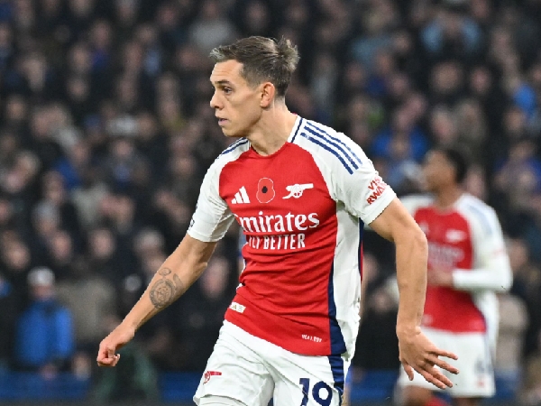Gary Neville menilai Leandro Trossard bersikap egois