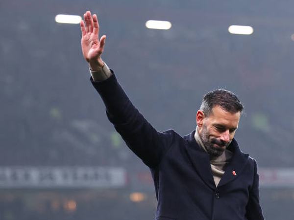 Kenang Masa Singkat Sebagai Pelatih MU, Sinyal Perpisahan Van Nistelrooy?