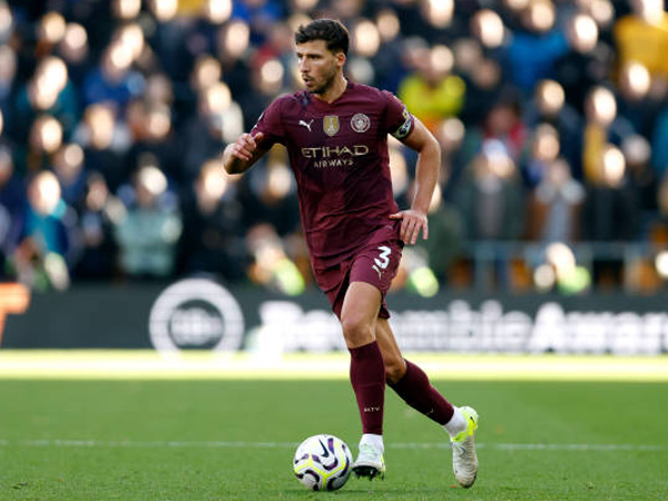 Tertinggal Lima Poin dari Liverpool, Apa Komentar Bek Manchester City?