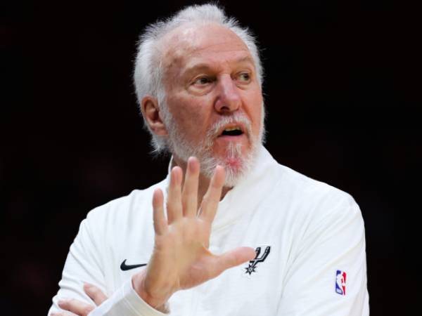 Gregg Popovich telah absen dalam enam pertandingan terakhir Spurs musim ini. (Foto: AP)