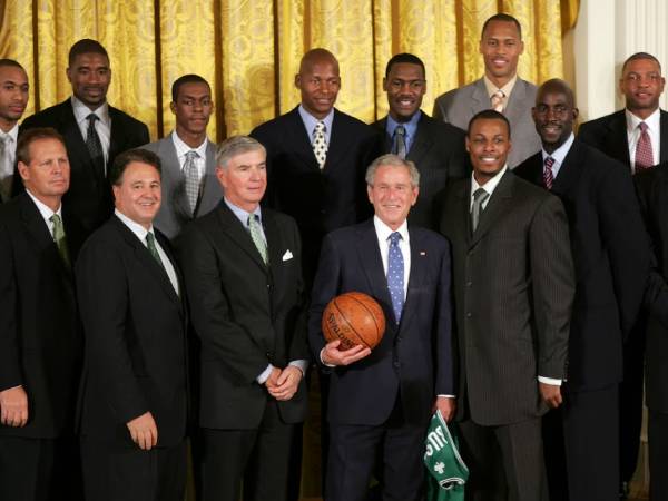 Boston Celtics terakhir kali mengunjungi Gedung Putih pada September 2008, ketika mereka bertemu dengan Presiden George W. Bush di South Lawn. (Foto: AP)