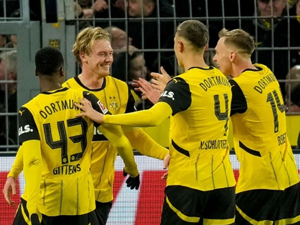 Borussia Dortmund kalahkan Freiburg 4-0
