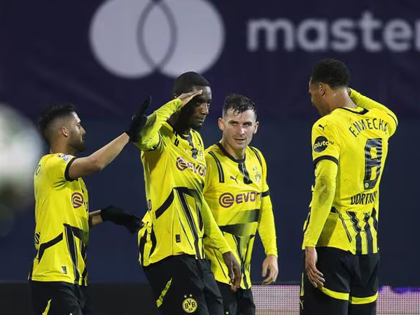 Serhou Guirassy mencetak gol ketiga Borussia Dortmund lawan Dinamo Zagreb
