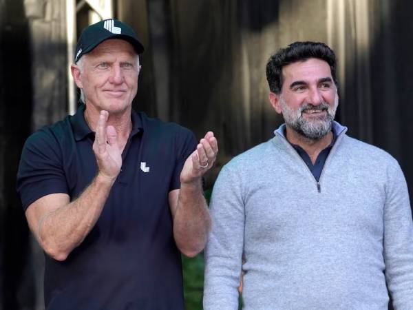 Scott O'Neil (kanan) dan Greg Norman. (Foto: Golf Digest)