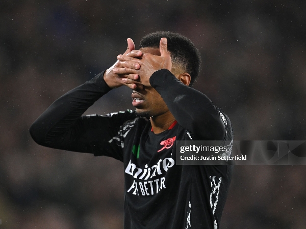 Gabriel Magalhaes tampak meniru selebrasi striker Sporting CP, Viktor Gyokeres