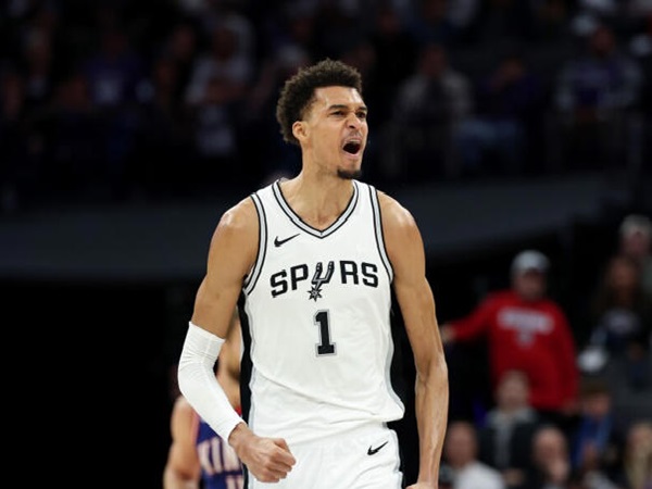 Wembanyama Cetak Triple-double, Spurs Tundukkan Kings