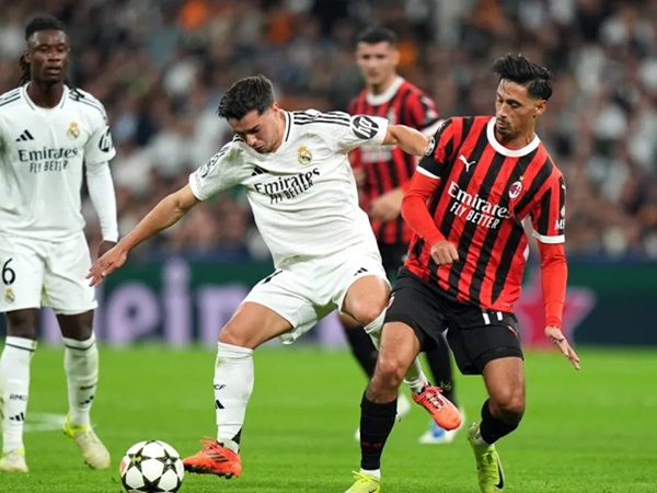 Barcelona Jatuh Cinta dengan Gelandang AC Milan