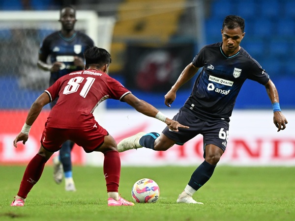 Pemain muda Borneo FC, Habibi Jusuf di laga kontra PSM Makassar