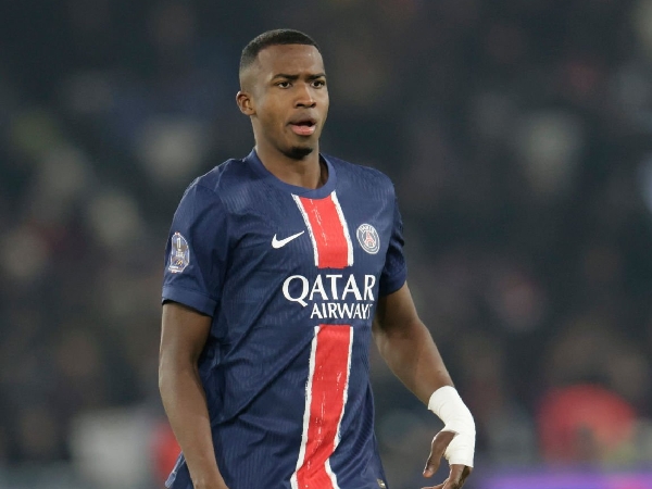 Bek Paris Saint-Germain, Willian Pacho, masuk radar Chelsea