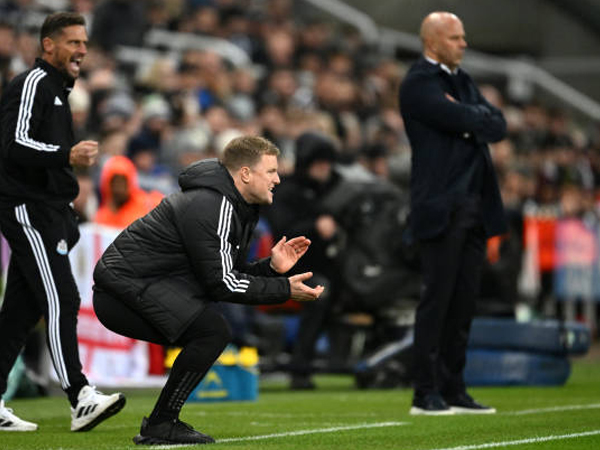 Eddie Howe Soroti Kunjungan Arne Slot ke Ruang Wasit di Babak Pertama