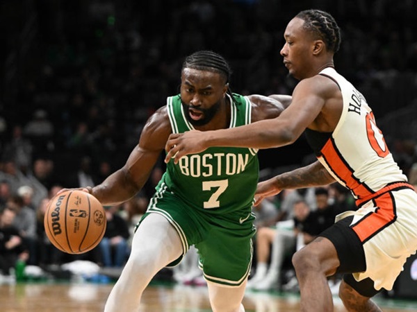 Jaylen Brown Tak Gentar Hadapi Permainan Fisik Pistons