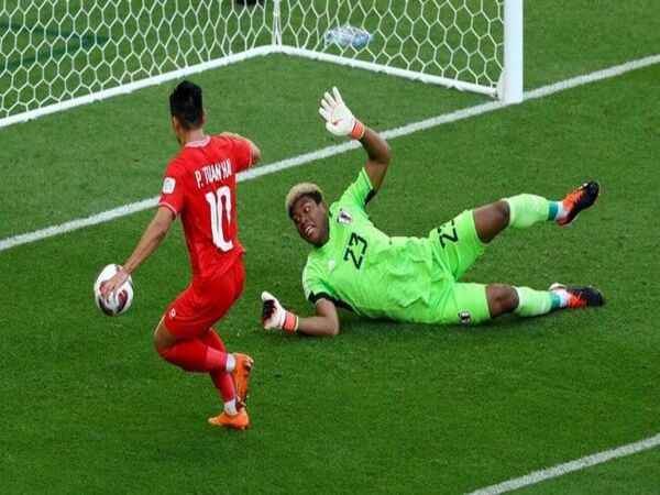 Penjaga gawang Timnas Jepang yaitu Zion Suzuki, mengungkapkan siapa sosok kiper favorit yang menjadi inspirasinya / via Getty Images