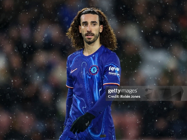 Mike Dean mengomentari insiden menarik rambut Marc Cucurella