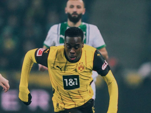 Jamier Gittens mencetak gol untuk Borussia Dortmund saat bertandang ke Borussia Monchengladbach