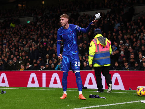 Derby London Berjalan Panas, Fans Tottenham Lempar Benda ke Cole Palmer