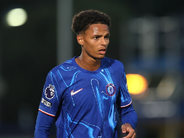 Gelandang muda Chelsea, Omari Kellyman