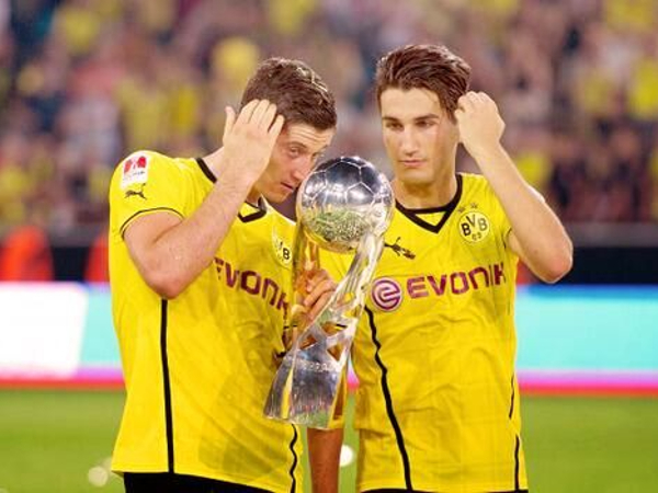 Nuri Sahin saat menjadi rekan setim Robert Lewandowski di Borussia Dortmund