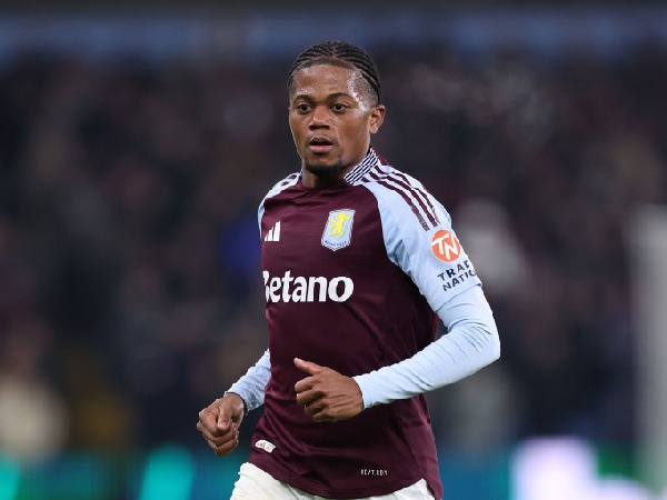 Winger Aston Villa, Leon Bailey, mengalami cedera hamstring