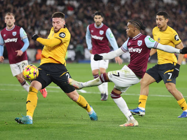 West Ham Raih Kemenangan Tipis, Polemik VAR Warnai Kekalahan Wolves
