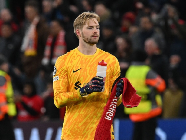 Chelsea beberapa kali dikaitkan dengan kiper Liverpool, Caoimhin Kelleher