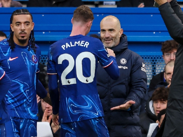 Cole Palmer dan pelatih kepala Chelsea, Enzo Maresca