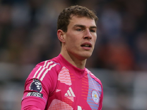 Kiper andalan Leicester City, Mads Hermansen