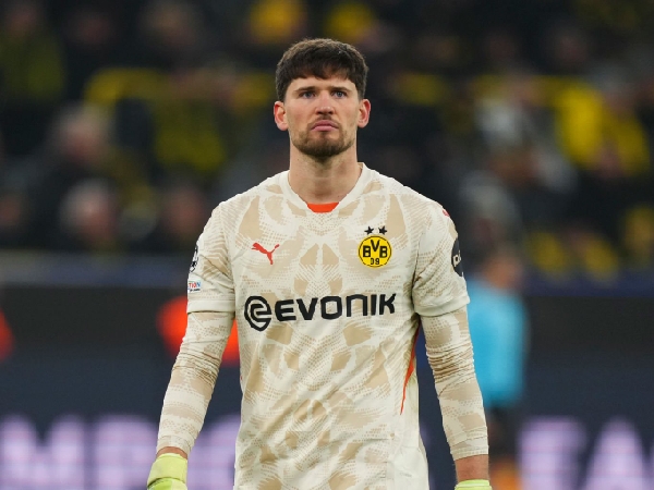 Kiper Dortmund, Gregor Kobel, diidentifikasi oleh Chelsea