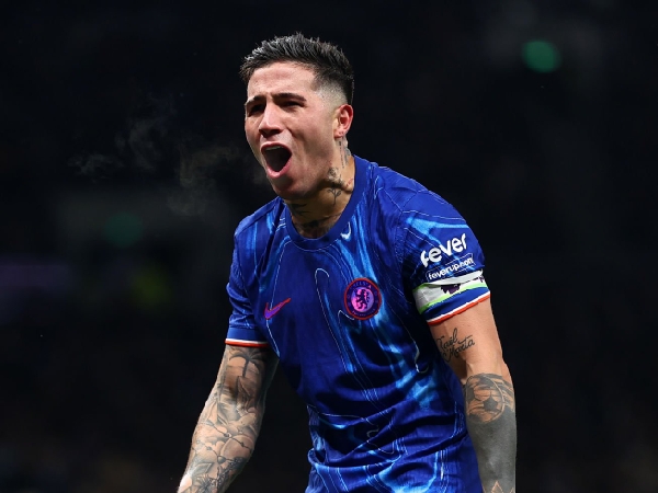 Chelsea tidak memiliki sponsor utama di depan jersey mereka