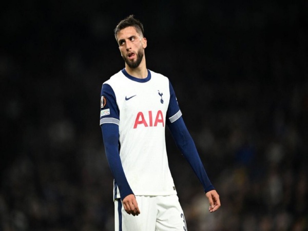 Gelandang Tottenham