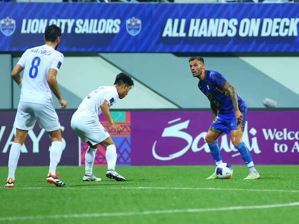 Gelandang Persib, Tyronne del Pino
