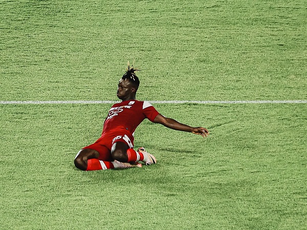 Winger Persis Solo, Moussa Sidibe