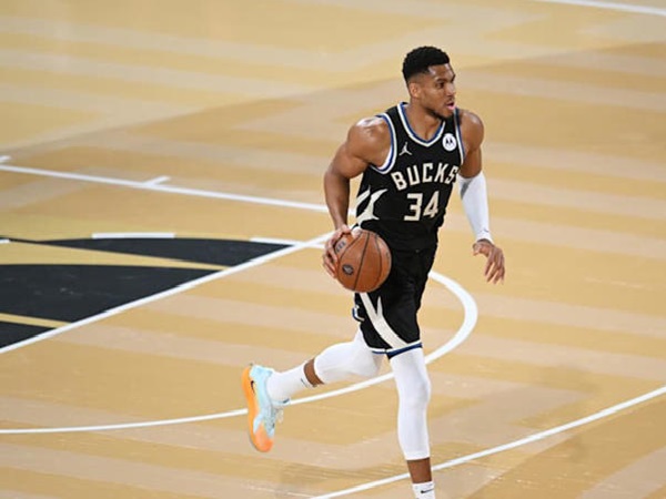 Giannis Antetokunmpo Tak Khawatir meski Bucks Dibantai Cavaliers