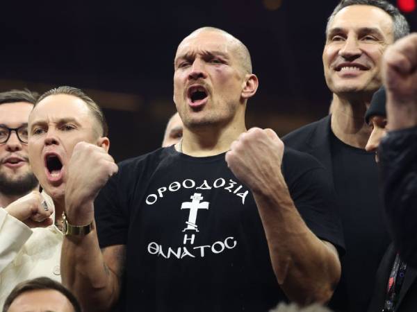 Oleksandr Usyk disebut sebagai petarung terhebat di divisi glamor tinju sejak Lennox Lewis pensiun pada 2004. (Foto: AP)