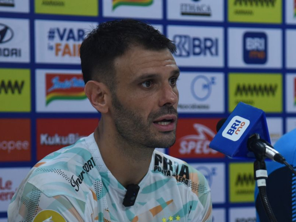 Gelandang Persib, Tyronne del Pino