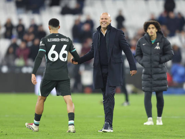 Arne Slot Redakan Rumor Transfer, Trent Alexander-Arnold Fokus di Liverpool