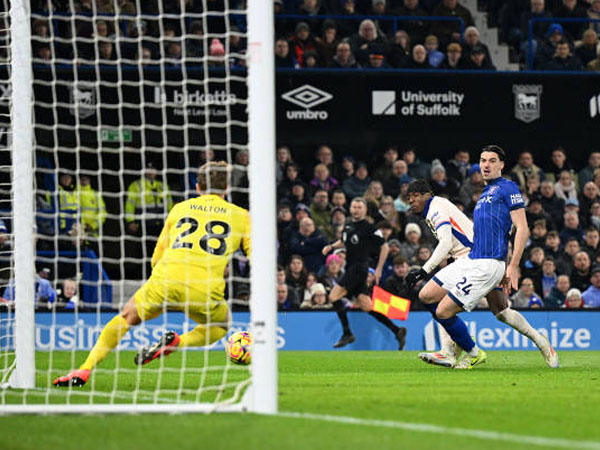 Ipswich Town Taklukkan Chelsea, Kembalinya Christian Walton Jadi Sorotan