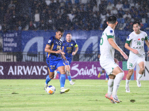 Manajemen Persib bantah Rachmat Irianto akan hengkang