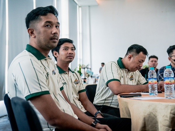 Pacific Caesar Surabaya pakai jasa Dhimaz Anis sebagai head coach baru.