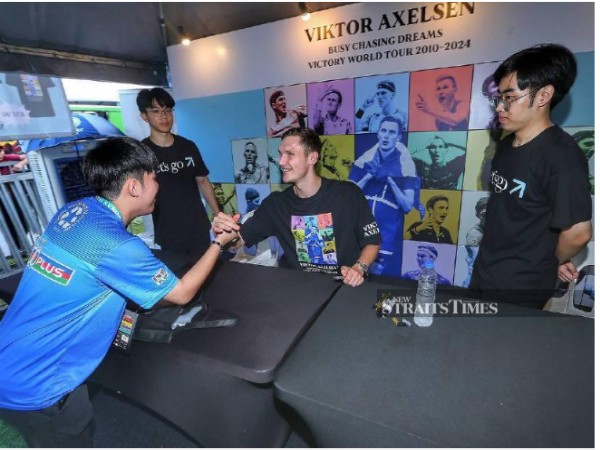 Tersingkir Dari Malaysia Open 2025, Viktor Axelsen Lomba Panco Dengan Fans Lokal