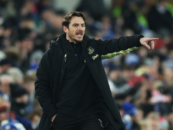 Leighton Baines bertindak sebagai manajer sementara Everton