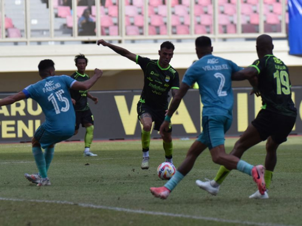 Persib membawa pulang satu poin dari markas PSBS
