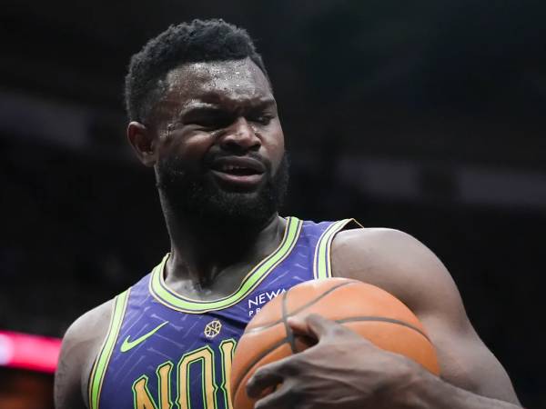 Zion Williamson baru kembali bermain pada Selasa malam setelah absen 27 pertandingan karena cedera hamstring kiri. (Foto: AP)