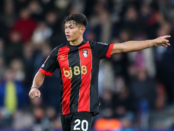 Bek muda Bournemouth, Julio Soler