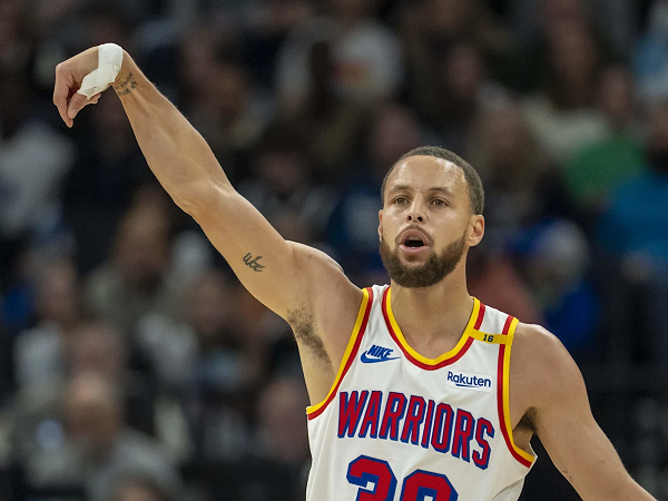 Stephen Curry sesumbar usai Warriors petik kemenangan dramatis kontra Timberwolves.