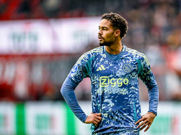 AS Roma Sepakati Transfer Devyne Rensch dari Ajax