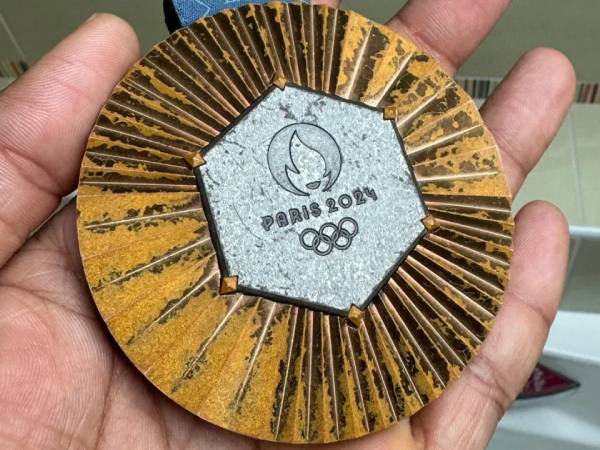 Sejumlah atlet mengunggah foto medali mereka yang rusak di media sosial. (Foto: Instagram)