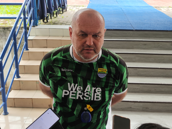 Bojan Hodak mengabarkan Rachmat Irianto mengalami cedera ACL